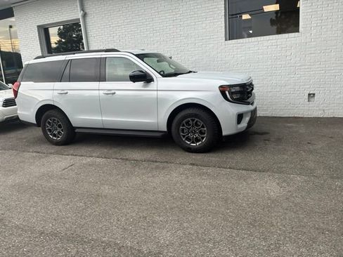 Used 2025 Ford Expedition Active RWD image 34