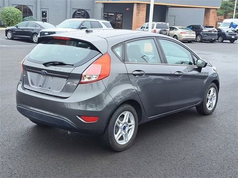 Used 2017 Ford Fiesta SE image 5