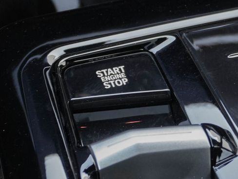 Certified 2025 BMW 530i xDrive w/ Premium Package image 27