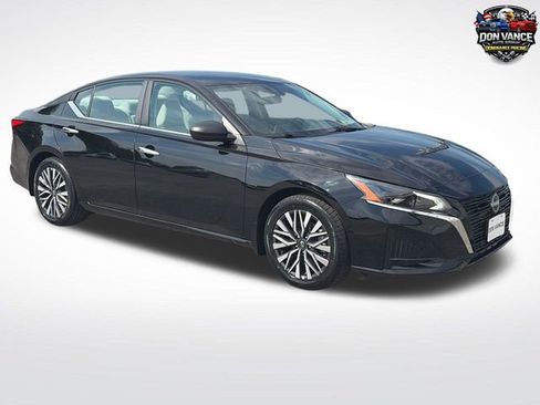Used 2025 Nissan Altima 2.5 SV FWD image 7