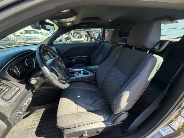 Used 2016 Dodge Challenger SXT RWD image 9