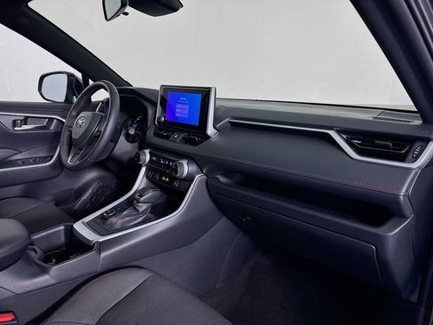 Used 2024 Toyota RAV4 SE w/ Weather & Moonroof Package image 30