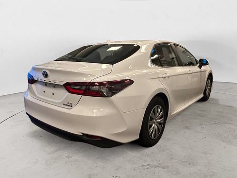 Used 2022 Toyota Camry LE FWD image 5