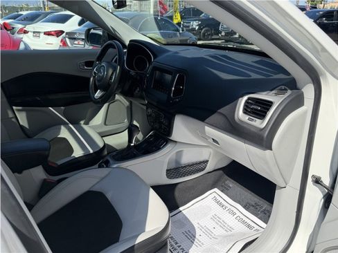 Used 2020 Jeep Compass Latitude AWD/4WD image 25