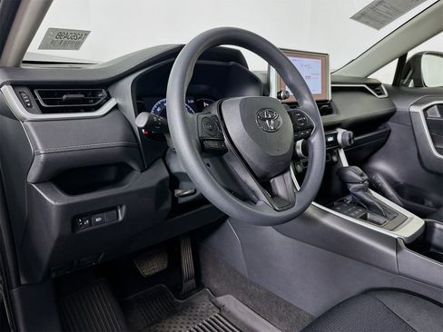 Used 2025 Toyota RAV4 LE image 9