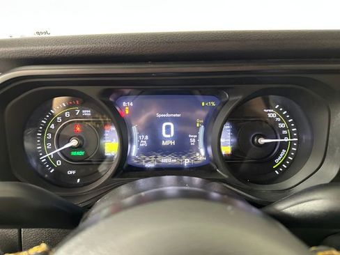 Used 2024 Jeep Wrangler Unlimited image 17