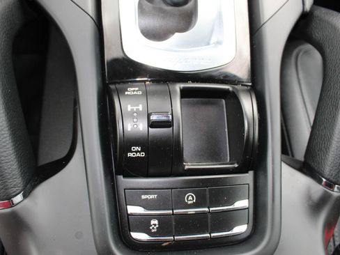 Used 2016 Porsche Cayenne AWD/4WD image 35