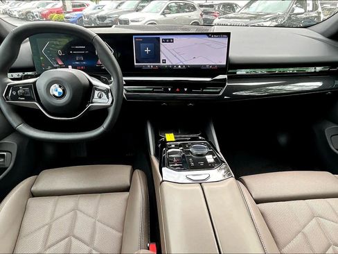 Certified 2025 BMW 530i RWD image 15