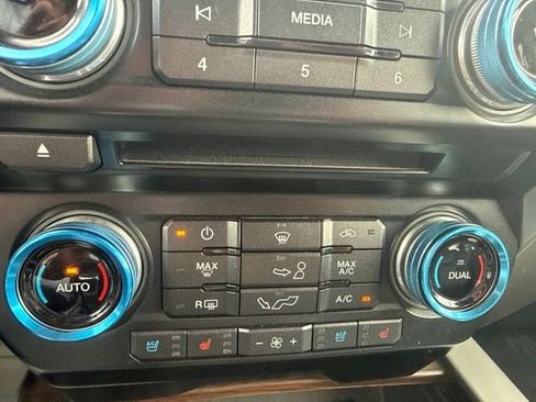 Used 2016 Ford F150 Lariat w/ Equipment Group 502A Luxury AWD/4WD image 29