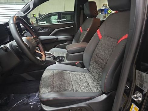 Used 2023 Chevrolet Colorado Z71 w/ Z71 Convenience Package 2 image 18