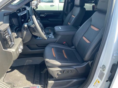 Used 2024 GMC Sierra 2500 AT4 image 16