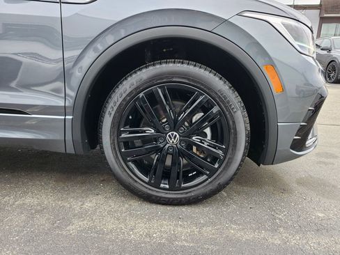 Certified 2022 Volkswagen Tiguan SE R-Line image 15