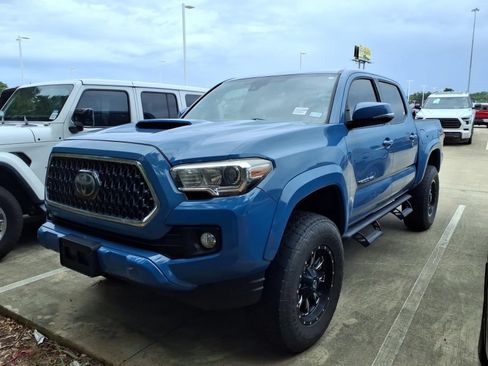Used 2019 Toyota Tacoma TRD Sport w/ Technology Package RWD image 4
