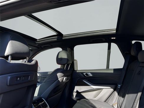 Used 2023 BMW X5 sDrive40i w/ Climate Comfort Package image 13