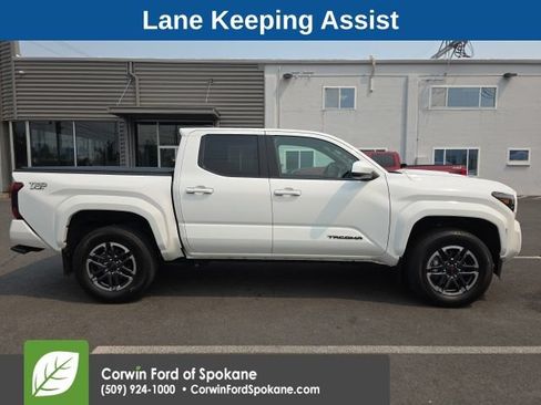 Used 2024 Toyota Tacoma TRD Sport AWD/4WD image 5