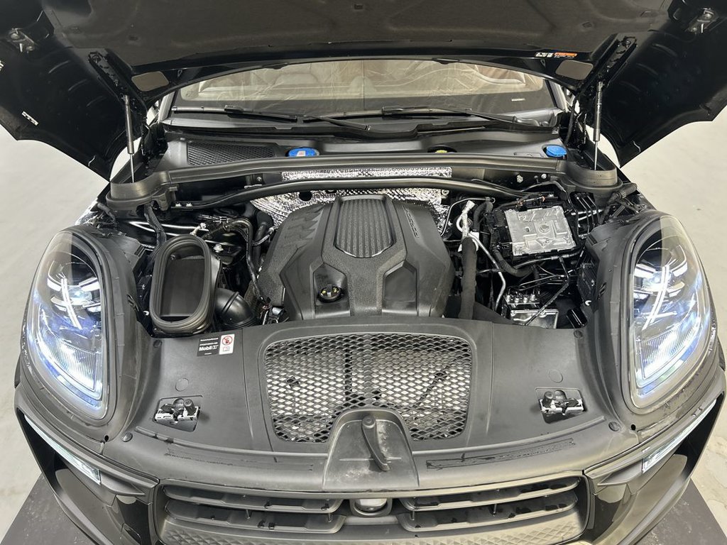 Certified 2026 Porsche Macan AWD/4WD image 25