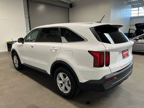 Used 2022 Kia Sorento LX FWD image 5