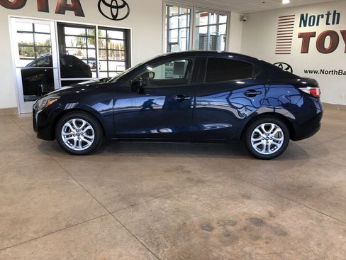 Used 2017 Toyota Yaris iA image 8