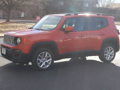 Used 2016 Jeep Renegade Latitude w/ Cold Weather Group image 10