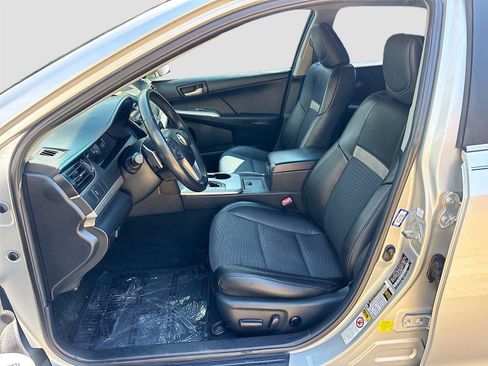 Used 2013 Toyota Camry SE FWD image 19