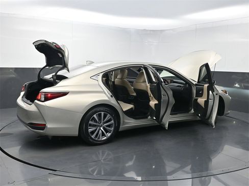 Used 2021 Lexus ES 300h w/ Premium Package image 40