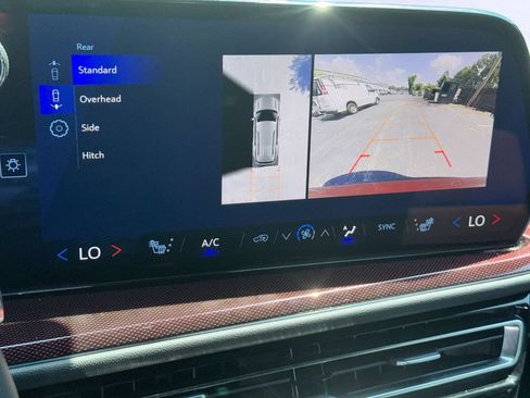 Used 2025 Chevrolet Traverse Z71 w/ Driver Confidence Package AWD/4WD image 28
