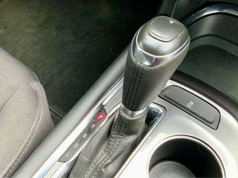 Used 2017 Chevrolet Malibu LT image 45