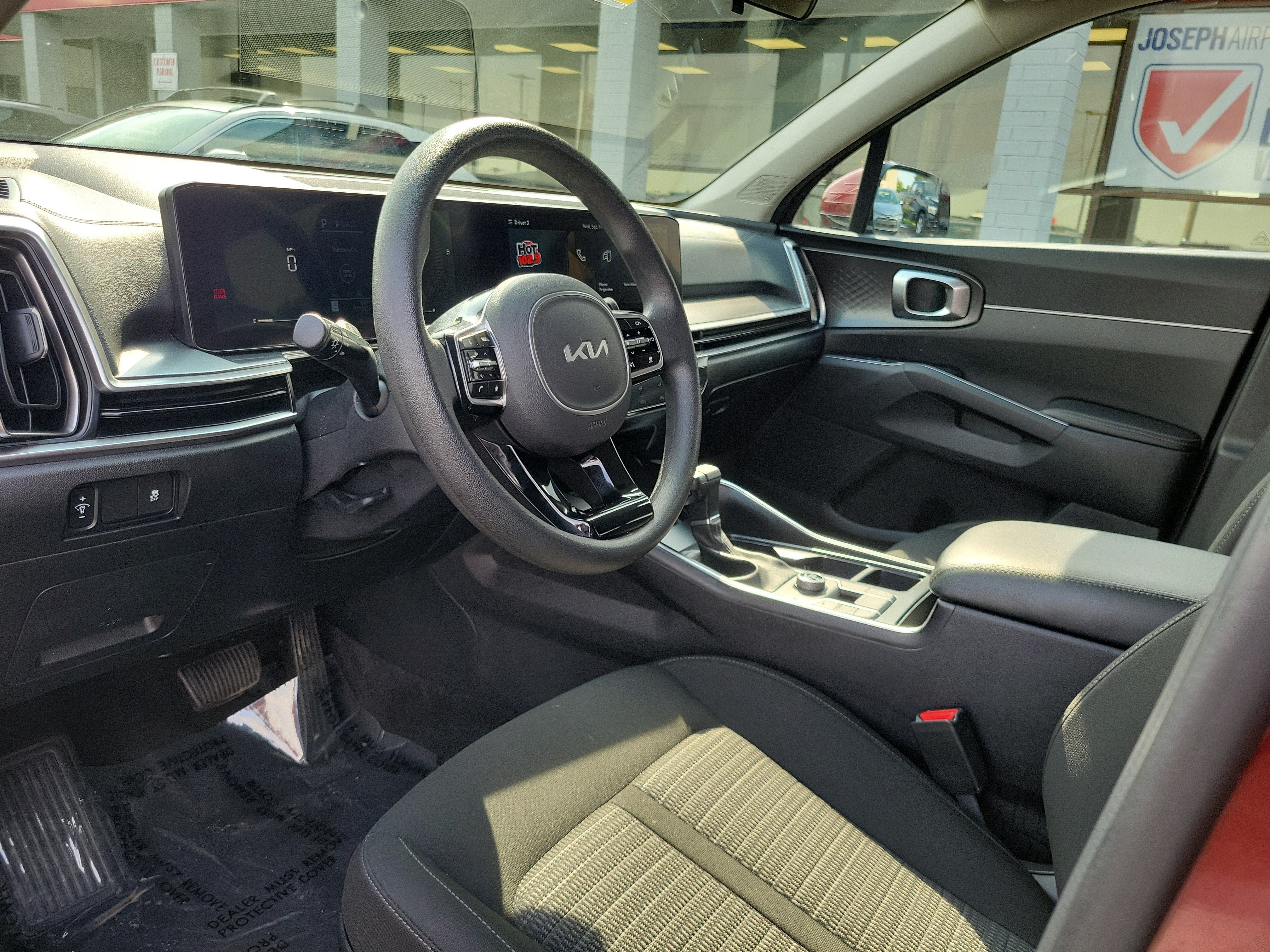 Used 2025 Kia Sorento LX FWD image 19