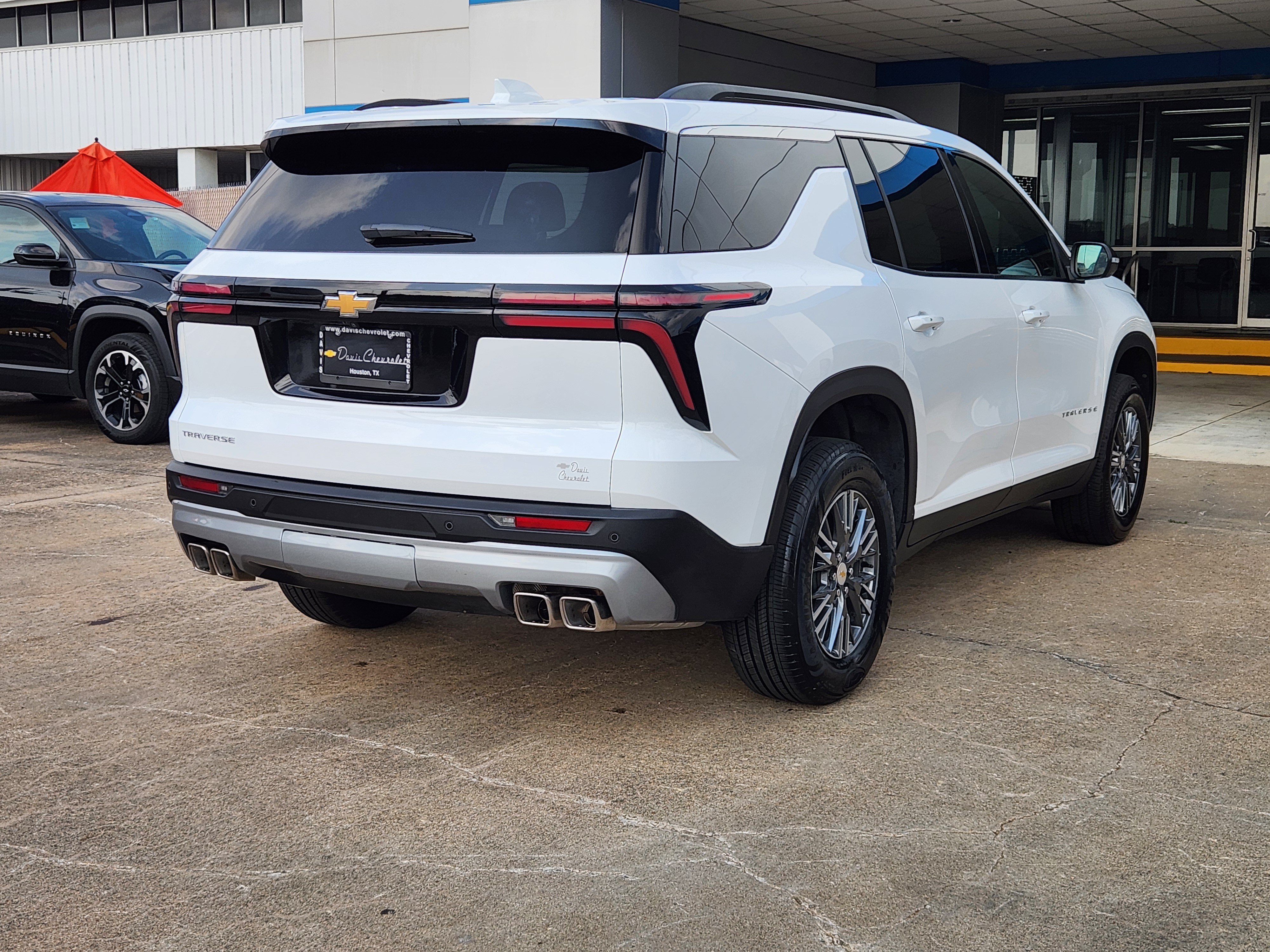 Used 2026 Chevrolet Traverse LT FWD image 5