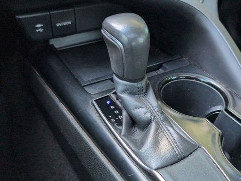 Used 2019 Toyota Camry SE FWD image 20