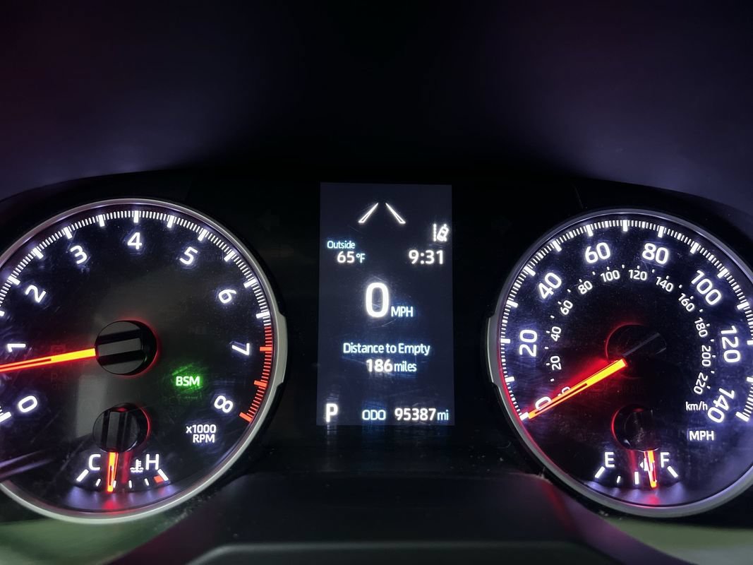 Used 2019 Toyota RAV4 XLE AWD/4WD image 19