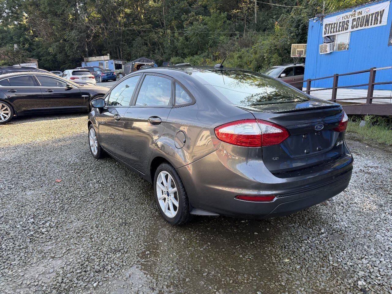 Used 2016 Ford Fiesta SE w/ Equipment Group 201A FWD image 9