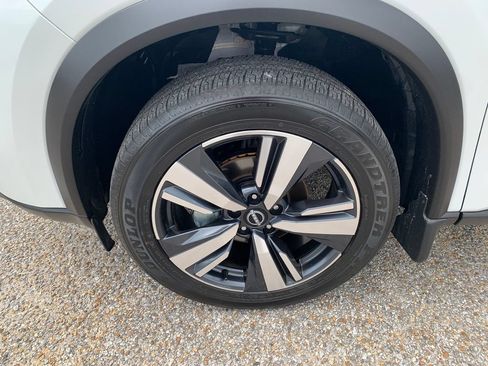 Used 2025 Nissan Rogue SL FWD image 10