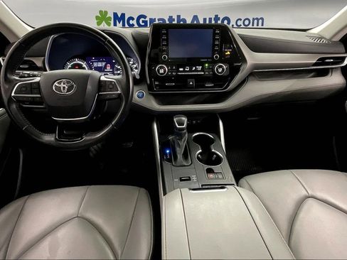 Used 2021 Toyota Highlander XLE image 18