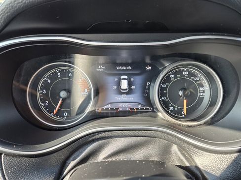 Used 2019 Jeep Cherokee Trailhawk image 17