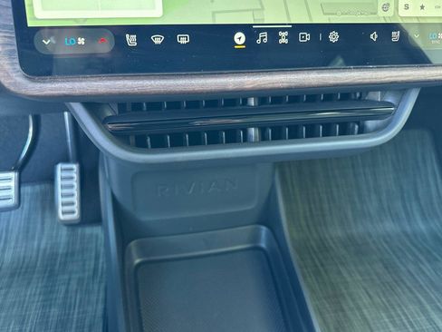 Used 2022 Rivian R1T Adventure image 27