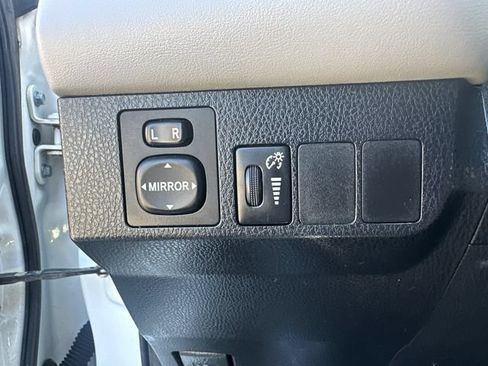 Used 2016 Toyota RAV4 XLE AWD/4WD image 28