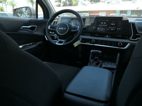 Used 2025 Kia Sportage LX FWD image 23