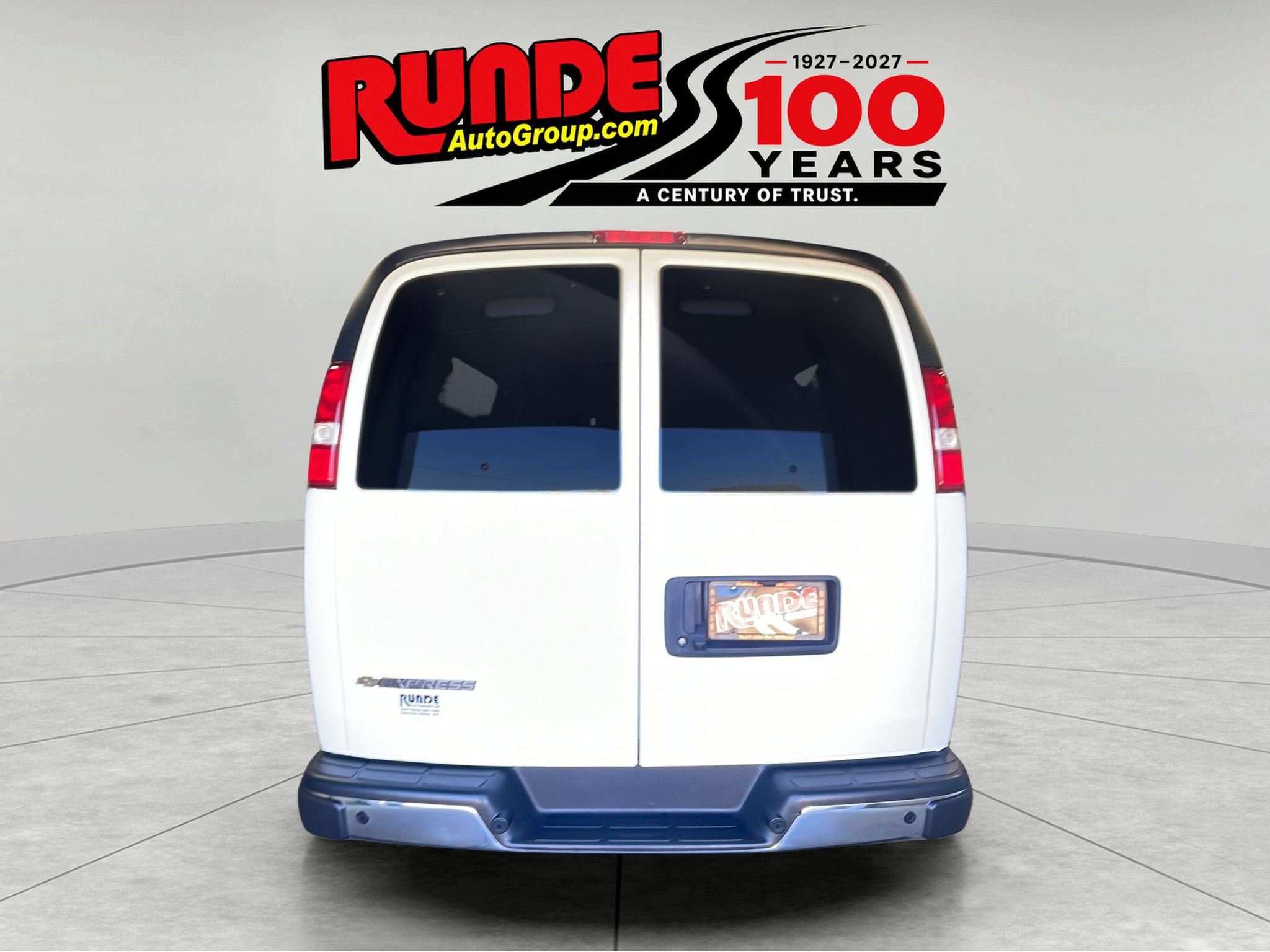 Used 2025 Chevrolet Express 3500 LT w/ LT Preferred Equipment Group RWD image 4