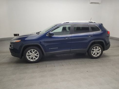 Used 2018 Jeep Cherokee Latitude FWD image 2