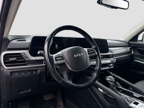 Used 2023 Kia Telluride EX w/ EX Captain's Chair Package image 9