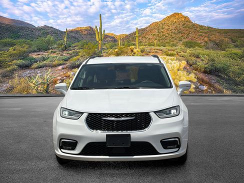 Used 2022 Chrysler Pacifica Touring-L FWD image 5