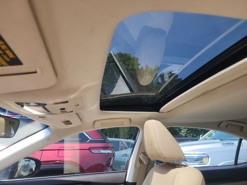 Used 2017 Lexus ES 350 w/ Premium Package FWD image 6