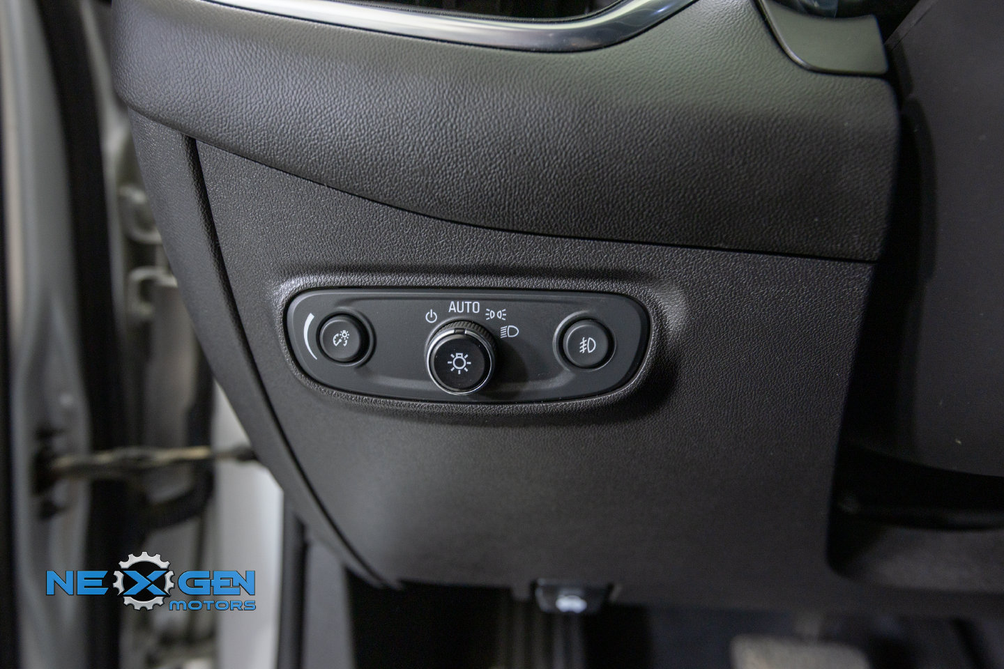 Used 2021 Chevrolet Equinox Premier AWD/4WD image 14