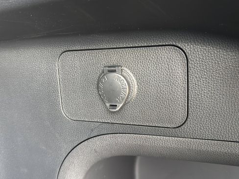 Used 2022 Toyota RAV4 SE w/ Weather & Moonroof Package image 25