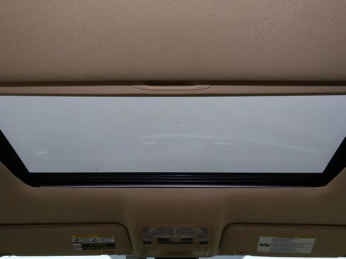 Used 2019 Toyota Highlander XLE image 12