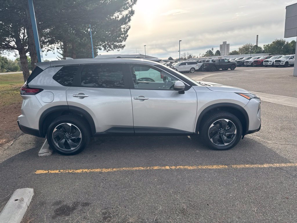 Used 2025 Nissan Rogue SV AWD/4WD image 7
