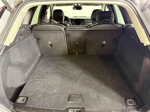Used 2025 Volvo XC60 B5 Core AWD/4WD image 18