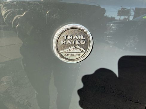 Used 2018 Jeep Wrangler Unlimited Rubicon w/ Connectivity Group image 9