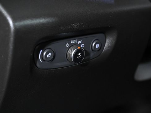 Used 2018 Chevrolet Traverse Premier image 21